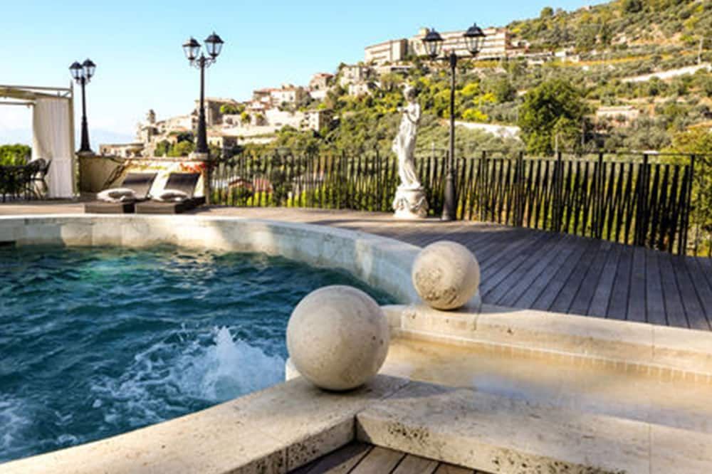 فيلا إيوتشليا ريزورت