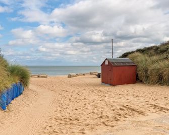 Fantastic Chalet In Hemsby Near To The Beach In Norfolk Ref 18167B - Hemsby - Plage