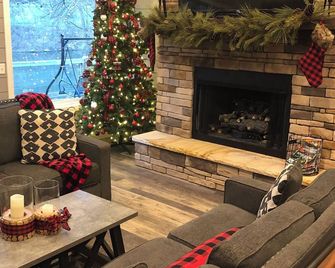 Spectacular Cabin On The White River! We Decorate for Christmas! - Mountain View - Obývací pokoj