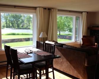 Madison River Front Home, Fishing Retreat, Walk to Ennis - Ennis - Dining room