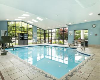 Holiday Inn Express Bellingham By IHG - בלינגהאם - בריכה