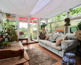 Unique 18th Century village cottage near Loch Lomond and Trossachs/ shop and pub - Balloch - Living room