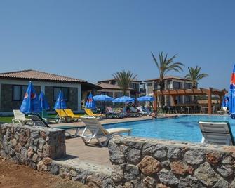 Ardic Agaci Holiday Village & Restaurant & Pool & Beach - Akanthou - Piscina