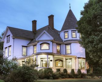 Glynn House Inn - Ashland - Building