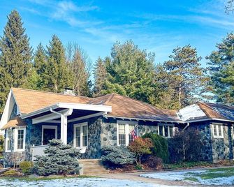 Cozy Family Cottage on Skytop Lodge Property - Skytop - Edificio