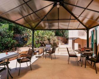 B&B Villa Zola - Capoterra - Innenhof