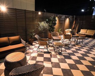 Super Hotel Shikokuchuo - Shikokuchuo - Patio