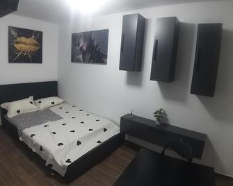 Ovidiu relaxing place - Bukarest - Schlafzimmer