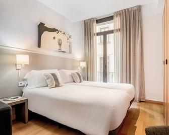 Aspasios Plaza Real Apartments - Barcelona - Bedroom