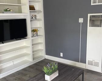 Cozy Apartment Near Downtown! - Sacramento