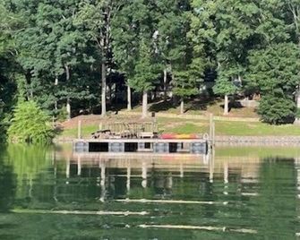 Spacious Hidden Paradise At Lake Norman 4 Bedroom Home - Mooresville - Outdoors view