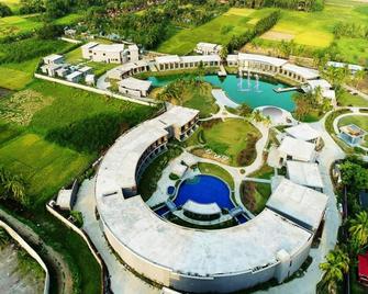 The Amaya Resort Kolkata Nh6 - Kolkata - Pool