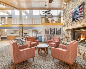 AmericInn by Wyndham Bismarck - Bismarck - Lounge