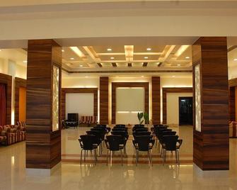 City Inn - Phaltan - Lobby