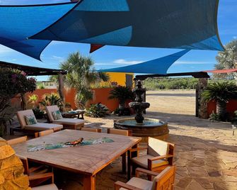 Family Beach House with 3 Master Suites - La Ribera - Patio