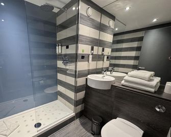 Village Hotel Aberdeen - Aberdeen - Bedroom