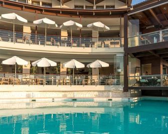 Cosmopolitan Hotel - Kateríni