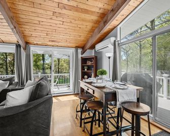 10 Bunker Circle Sandwich - The Clubhouse Retreat - Sandwich - Essbereich