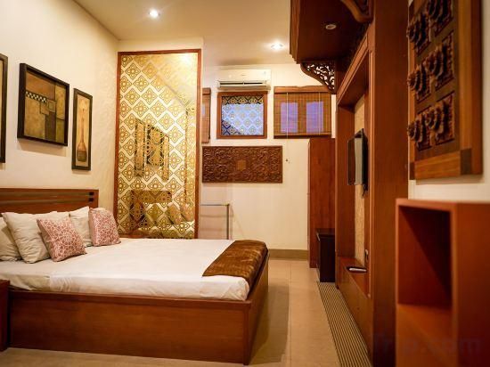 دهانسفارا هوليستيك يونيك هومستاي - سورابايا - غرفة نوم