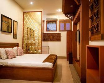 Dhanesvara Holistic Unique Homestay - Surabaya - Phòng ngủ