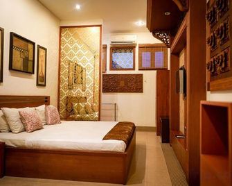 Dhanesvara Holistic Unique Homestay - Surabaya - Habitación