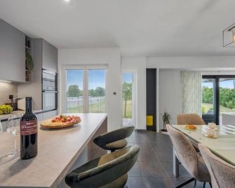 Villa Tonka with private pool near Krka - Drinovci - Dining room