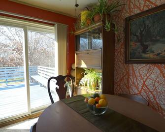 Centrally Located in Bridgewater Raritan area of Somerset NJ. - Raritan - Dining room