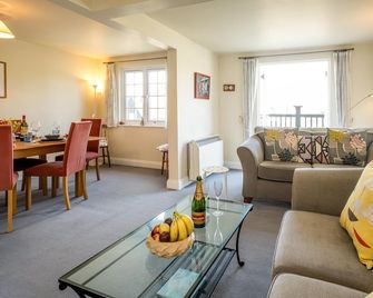 3 Bell Lodge - near Thorpeness Country Club and the beach - Aldeburgh Coastal Cottages - Thorpeness - Living room