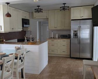 Private corner lot nested in the heart of the horse and trail capitol of Ontario - East Gwillimbury - Cocina