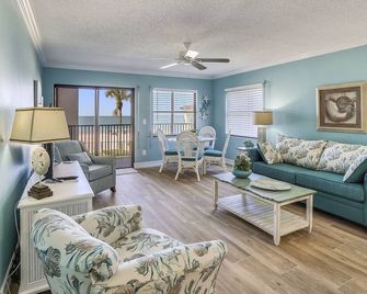 Emerald Isle 104 Beachfront|updates Galore|amazing Sunset Views| 2 Bdrms - North Redington Beach - Living room