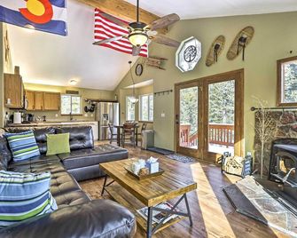 Bristle Cone Fairplay Cabin with Hot Tub - Fairplay - Living room