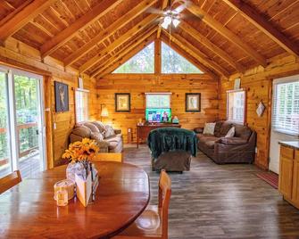 Kozy Haven Log Cabin Rentals - Columbia - Sala de estar