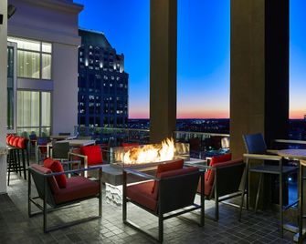 Hampton Inn and Suites Atlanta Midtown - Atlanta - Lounge