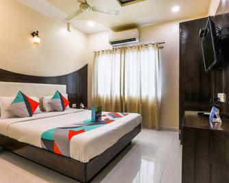 Fabexpress Alfa Grand - Mumbai - Bedroom