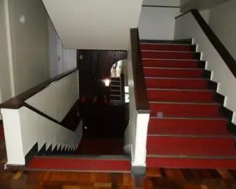 Hotel Avenida - Nova Friburgo - Trappen