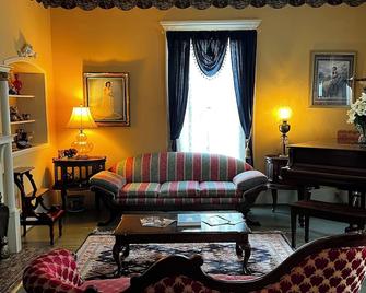 The Commodore Bed And Breakfast - Bainbridge - Obývací pokoj