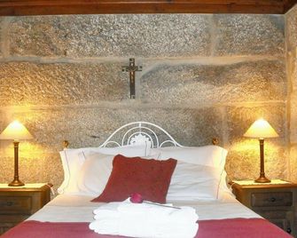 Charming house with fireplace, mountain view, Ponte da Barca - 린도주 - 침실