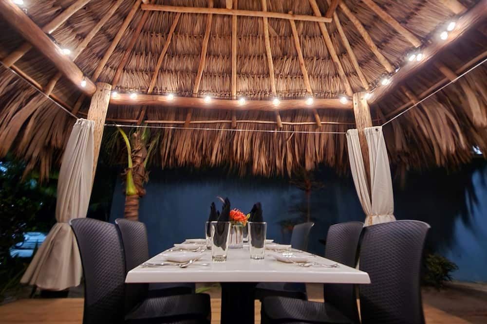 فندق مايا بيتش - بليسنشا - مطعم