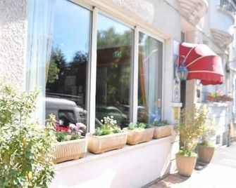 Hôtel Villa Du Parc - Nevers - Näkymät ulkona