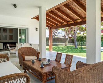 Villa Con Encanto Cerca De La Playa - Conil de la Frontera - Patio