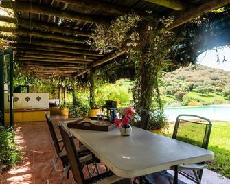 Farmhouse in Montemor near Forest and Lake - Montemor-o-Novo - Binnenhof