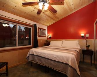 The Woods Hotel - Gay Lgbtq Cabins - Guerneville - Bedroom