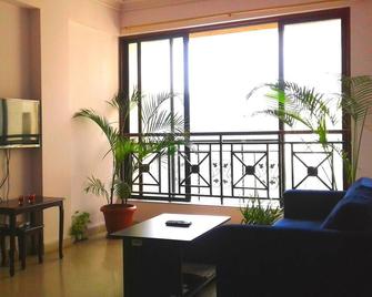 Beautiful Private room , Hiranandani Gardens Powai - Mumbai - Living room