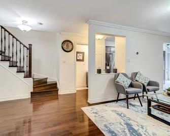 Luxury Home In Castlemore Brampton - Брамптон - Вітальня