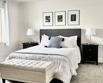 Spacious 2 Bed/1 Bath Basement Getaway - Sleeps 6 - West Jordan - Bedroom