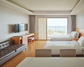 Sono Calm Jeju - סאוגוויפו - חדר שינה