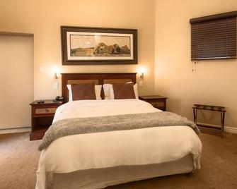 Burning Shore Hotel - Rand Rifles - Habitación