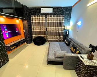 zooFamily - Dhaka - Living room