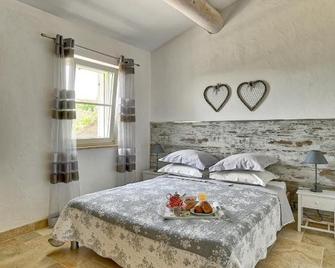 Les Grenadiers de Saint Sat - Saint-Saturnin-lès-Apt - Habitación
