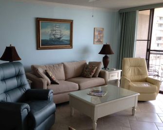 Direct Ocean Front Sea Colony East - 2 Bedroom, steps to beach - Bethany Beach - Sala de estar